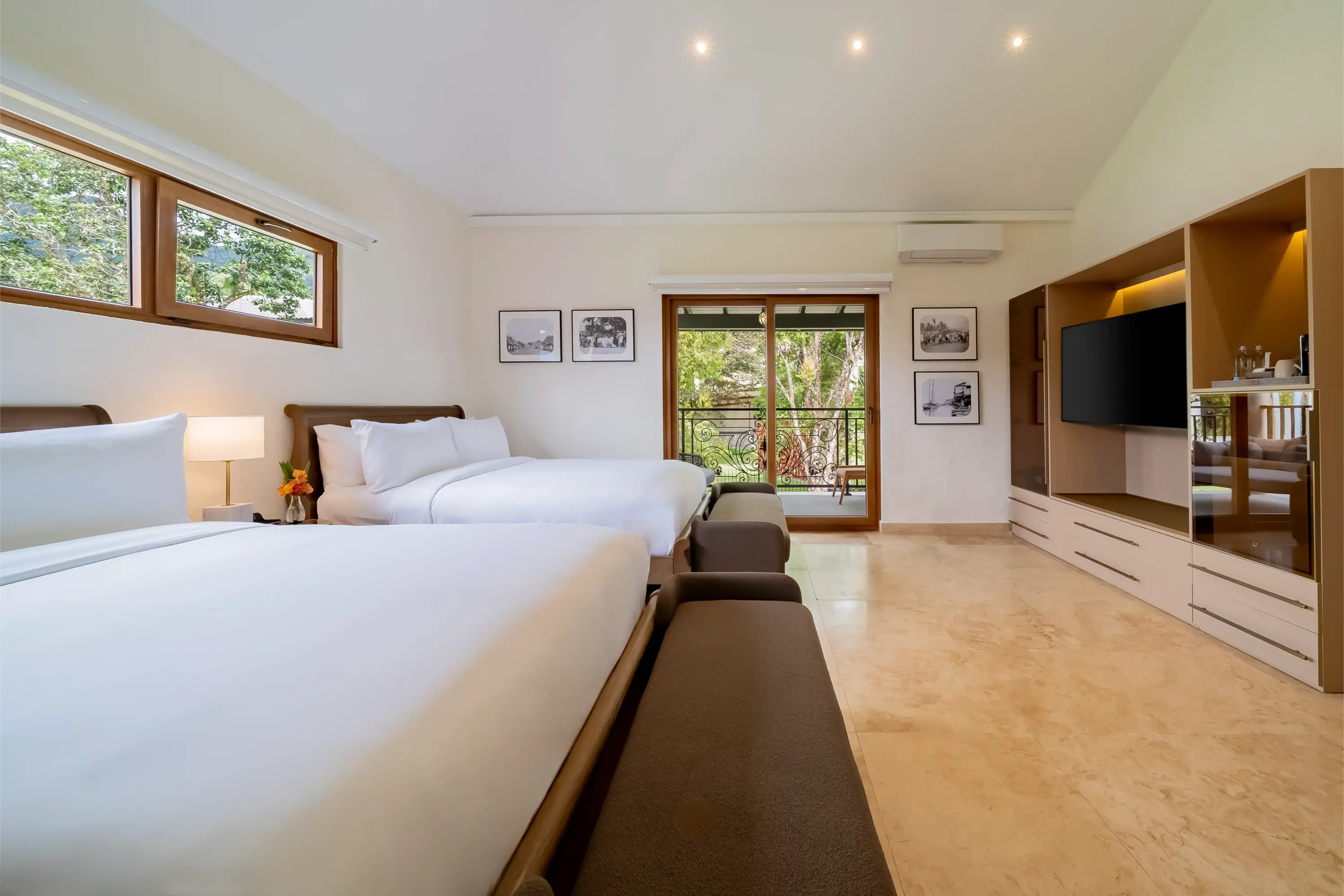 Standard Deluxe Queen Bed image 1