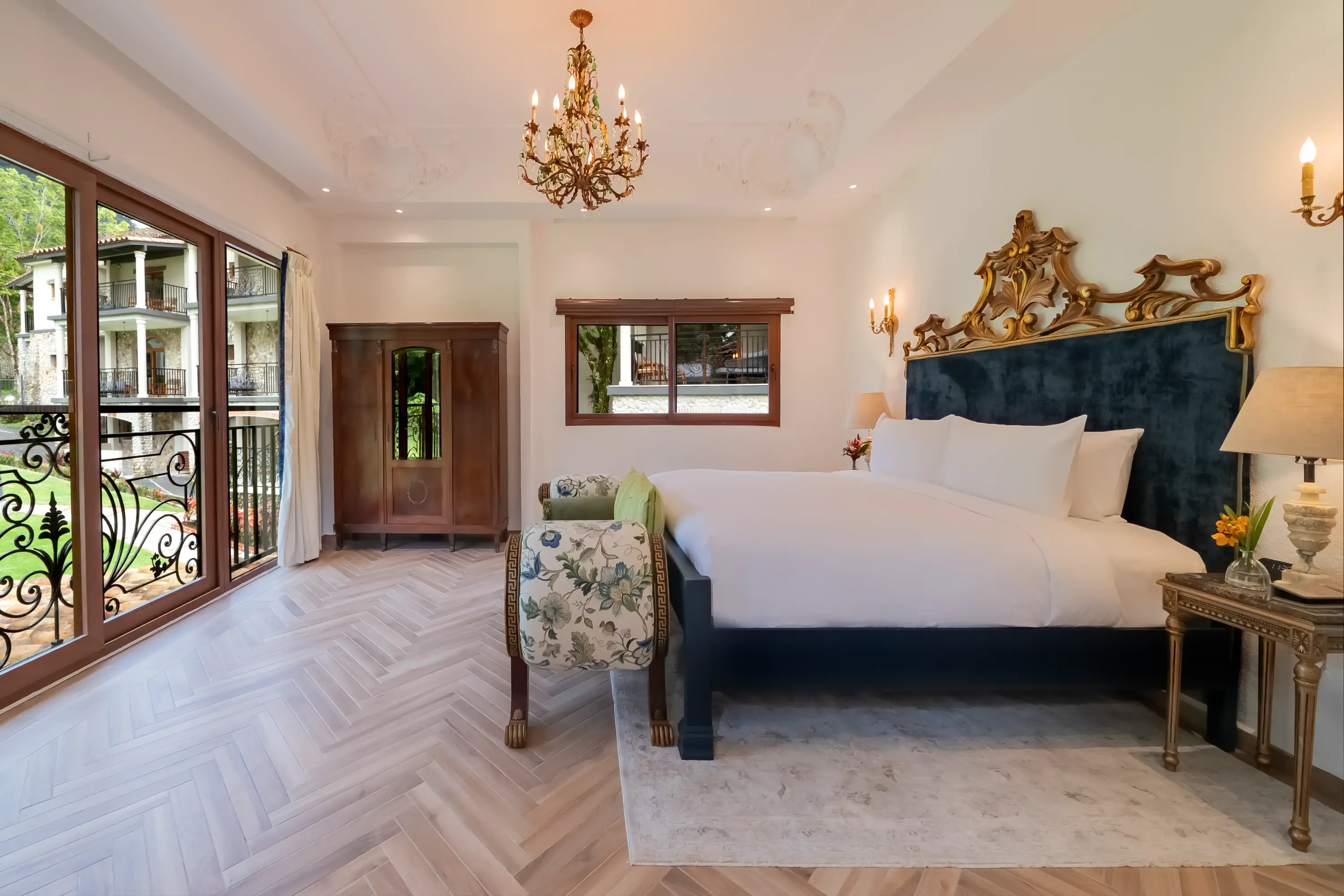 Standard Deluxe King Bed image 6