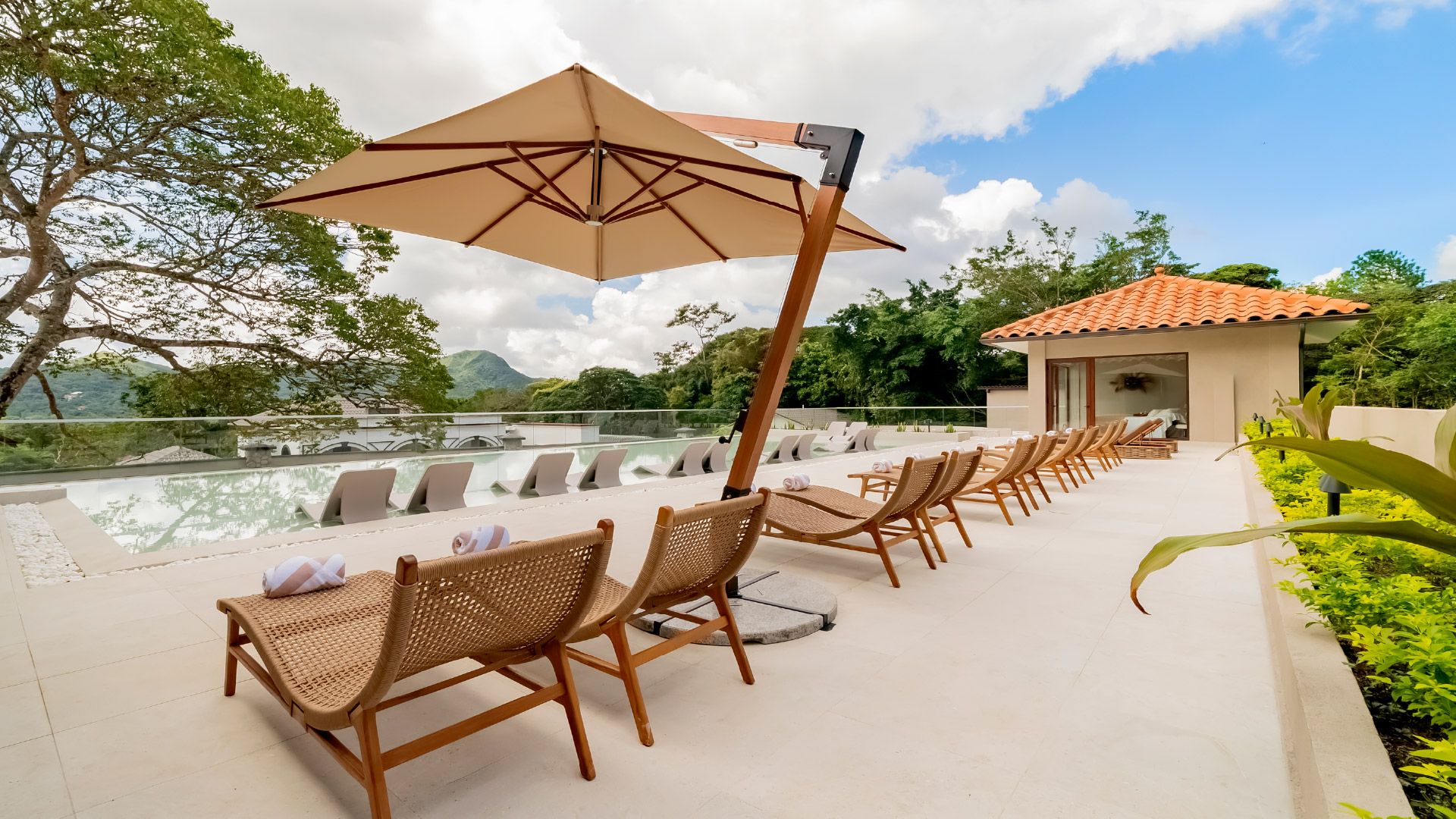 “Elysium works best when there is nowhere else you need to be. The baths, the mountain air, and the quiet between treatments become part of the same afternoon.”